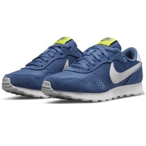 Nike Valiant Navy Gray running shoes Kids size 7Y